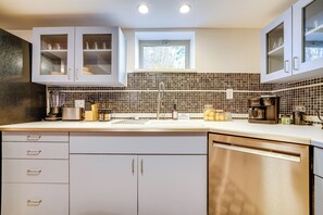 Apartment (1 Bedroom) | Interior - Pittsburgh Couple's Retreat ~ 2 Mi to Downtown! (Pittsburgh)