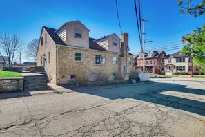 Apartment (1 Bedroom) | Interior - Pittsburgh Couple's Retreat ~ 2 Mi to Downtown! (Pittsburgh)