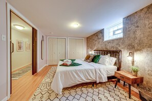 Apartment (1 Bedroom) | Interior - Pittsburgh Couple's Retreat ~ 2 Mi to Downtown! (Pittsburgh)