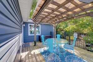 House (3 Bedrooms) | Interior - Radford Home w/ Wraparound Deck! (Radford)