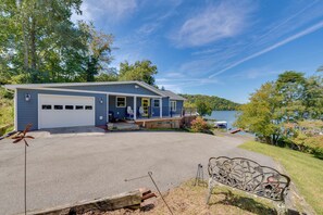 House (3 Bedrooms) | Interior - Radford Home w/ Wraparound Deck! (Radford)