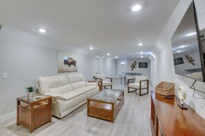 House (5 Bedrooms) | Interior