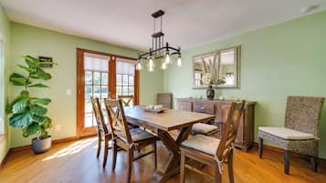 House (4 Bedrooms) | Interior