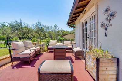 1-acre Backyard & Gym: Spacious Apopka Escape!