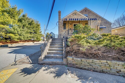 Spacious Pittsburgh Getaway ~ 2 Mi to Downtown!