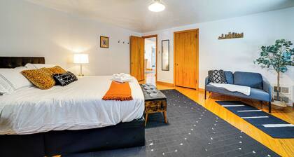 Spacious Pittsburgh Getaway ~ 2 Mi to Downtown!
