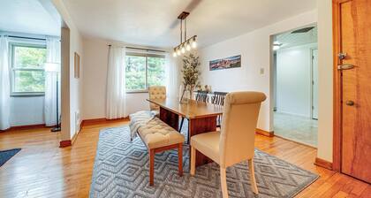 Spacious Pittsburgh Getaway ~ 2 Mi to Downtown!