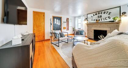 Spacious Pittsburgh Getaway ~ 2 Mi to Downtown!