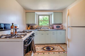 Apartment (2 Bedrooms) | Interior - Cozy Pittsburgh Vacation Rental ~ 2 Mi to Downtown (Pittsburgh)