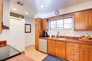 Cottage (4 Bedrooms) | Interior - Williams Cottage w/ Patios & Grill Near Route 66 (Williams)