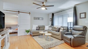 House (3 Bedrooms) | Interior - Cozy Lakeview Retreat, Close to Bull Shoals Lake! (Lakeview)