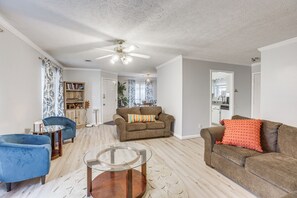 House (3 Bedrooms) | Interior