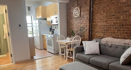 Bushwick Bklyn Cozy 1BR
1 block from subway, L/M lines