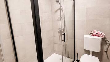 Family Apartment, 2 Bedrooms, Terrace | Bathroom | Shower, rainfall showerhead, hair dryer, towels