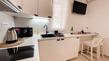 Superior Studio | Private kitchen | Full-sized fridge, microwave, stovetop, electric kettle