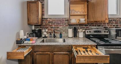 Guest House Close To Dickies Arena, TCU, Medical District and Downtown Ft Worth.