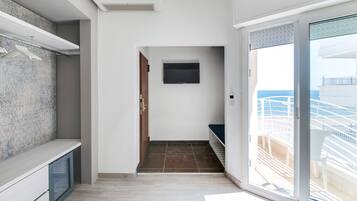 Habitación superior con 1 cama matrimonial o 2 individuales | Caja de seguridad en la habitación, insonorización y wifi gratis