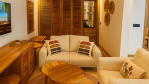 デラックス ルーム ガーデンビュー (King or Twin Bed) | セーフティボックス (室内)、デスク、ベッドシーツ