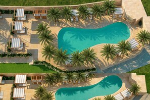 สระว่ายน้ำกลางแจ้ง