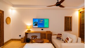 デラックス ルーム ガーデンビュー (King or Twin Bed) | セーフティボックス (室内)、デスク、ベッドシーツ