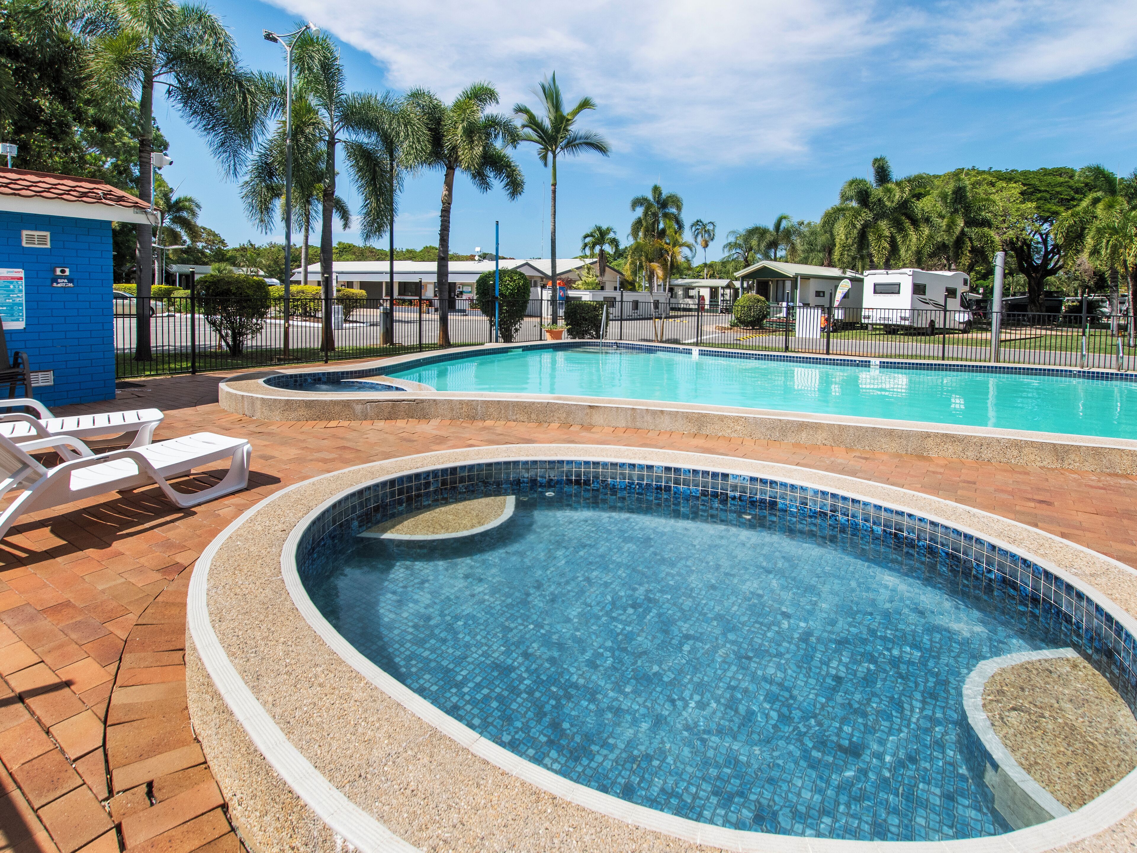 2 piscinas al aire libre