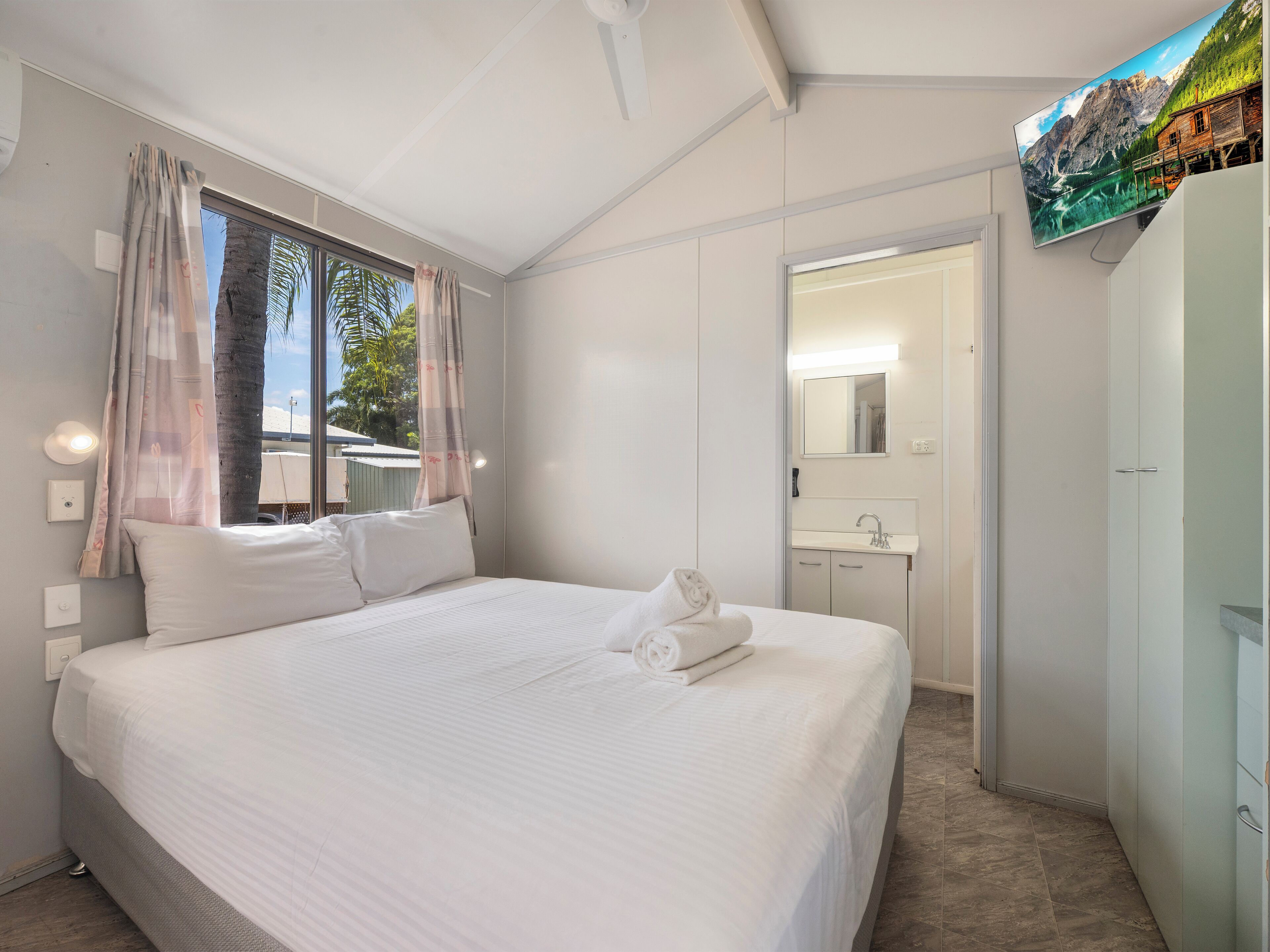 Economy Balcony Studio | Free WiFi, bed sheets