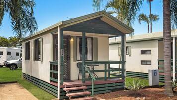 Economy Balcony Studio - Pet Friendly | Terrace/patio