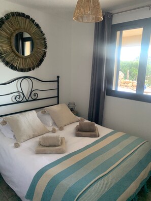 2 bedrooms, iron/ironing board, free WiFi, bed sheets - Appartement Avec Grande Terrasse vue mer et Maquis (Ventiseri)