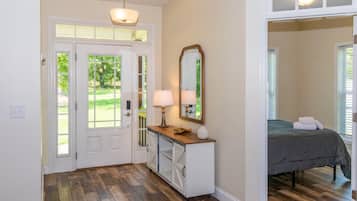 5 bedrooms, desk, iron/ironing board, travel crib