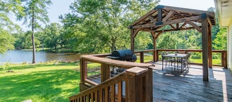 Lakeside Villa Retreat 5-Bedroom Oasis with 6 TVs, 3-Acres of Waterfront, Fishin