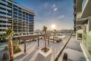 Terrace/patio - Pleasant Studio Apartment at Azizi Riviera 13, Al Merkadh by Deluxe Holiday Homes (Dubai)