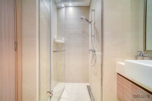 تجهيزات دش، مجففات شعر، مناشف، صابون