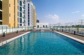 Pool - Pleasant Studio Apartment at Azizi Riviera 13, Al Merkadh by Deluxe Holiday Homes (Dubai)