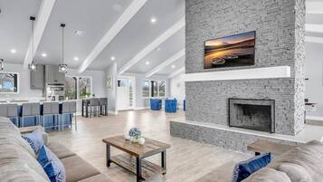 TV connectée, cheminée, espaces bureaux