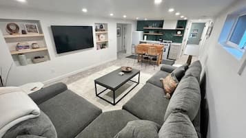 Televisor intel·ligent i llibres