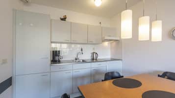 咖啡機/沖茶器、多士爐、餐桌