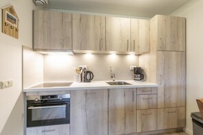 Fridge, dishwasher, coffee/tea maker, toaster