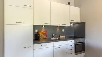 洗碗機、咖啡機/沖茶器、多士爐、餐桌