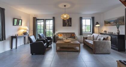 Wunderschön gelegene Luxusvilla am Wasser mit Blick auf De Buitenplaats