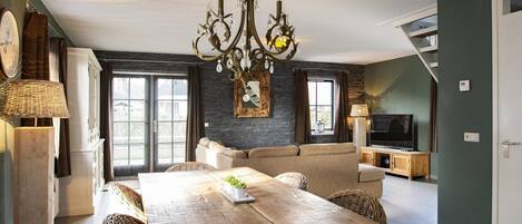 المنشأة من الداخل