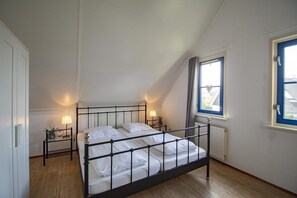 2 bedrooms, WiFi - Sfeervolle 6 Persoons Vakantievilla op Villapark de Buitenplaats in Callantsoog (Callantsoog)