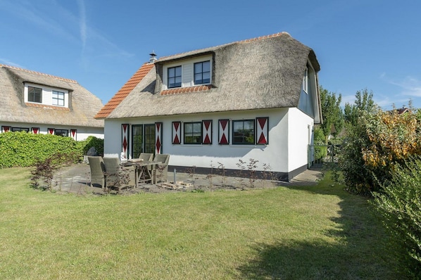 Exterior - Luxe Vakantievilla met 3 Slaapkamers en Prachtig Uitzicht! (Callantsoog)