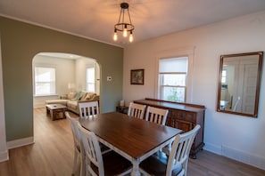 Dining - Entire Home in Rocky River, Ohio. Close to westside bars and restaurants! 

 (Rocky River)