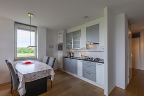Dishwasher, coffee/tea maker, toaster, dining tables