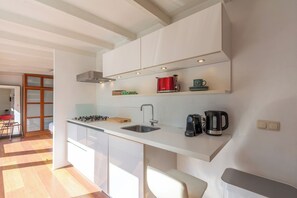 Dishwasher, coffee/tea maker, toaster, dining tables