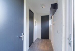 Interior - Prachtige Vakantiewoning met Riante Omheinde Tuin (Sint Maartensvlotbrug)