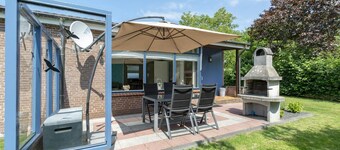 Mooi 5 tot 6 Persoons Vakantiehuis met Grote Omheinde Tuin
