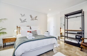 4 bedrooms, iron/ironing board, WiFi, bed sheets