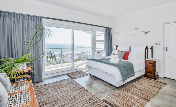 4 habitaciones, tabla de planchar con plancha, wifi y ropa de cama 