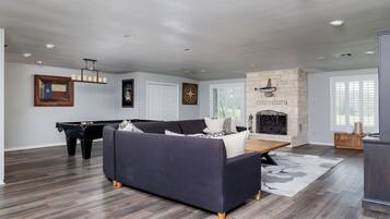 Smart TV y chimenea